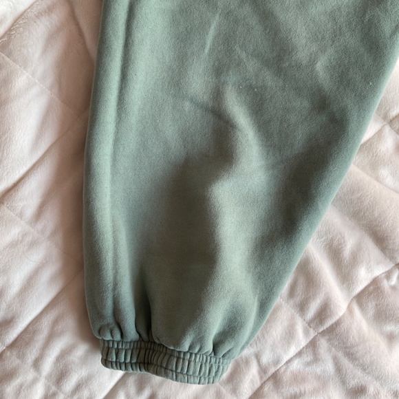 TNA Cozy AF Fleece Sweatpants - Picture 3 of 13